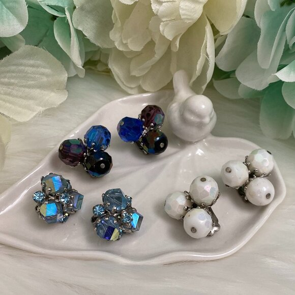 VOGUE TRIO VINTAGE BEADED CLIP EARRINGS - Picture 1 of 7